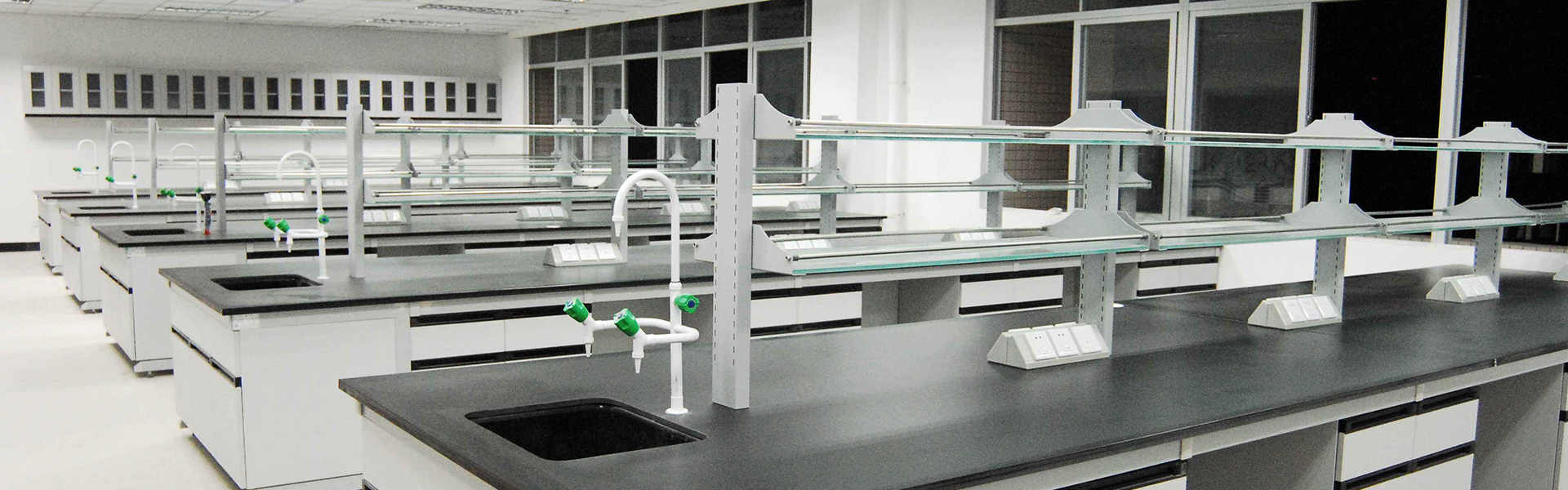 熱烈祝賀我公司中標華東師范大學就光學大樓實驗室家具項目
